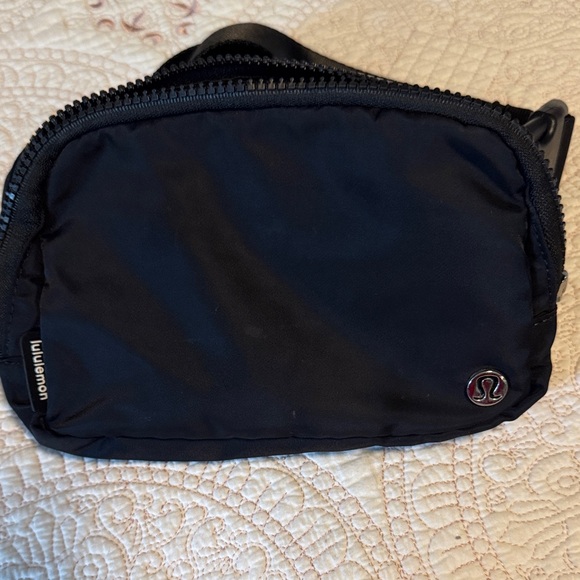 lululemon athletica Other - lululemon athletica Midnight Black Belt Bag